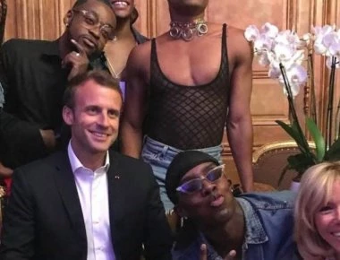 Πρωτοπαλίκαρο εμπόρου κοκαΐνης ήταν ο ένας από τους νεαρούς που φωτογραφήθηκε μαζί τους ο Μ.Μακρόν